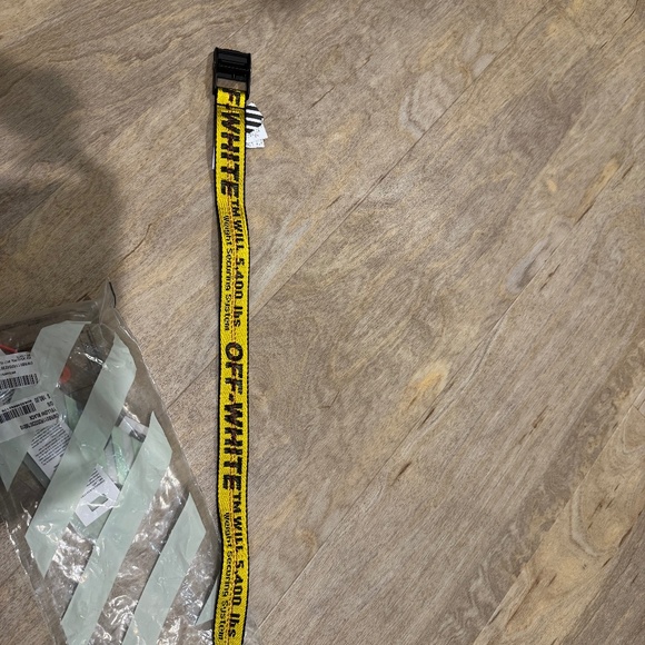 Off-white belt - Picture 1 of 3